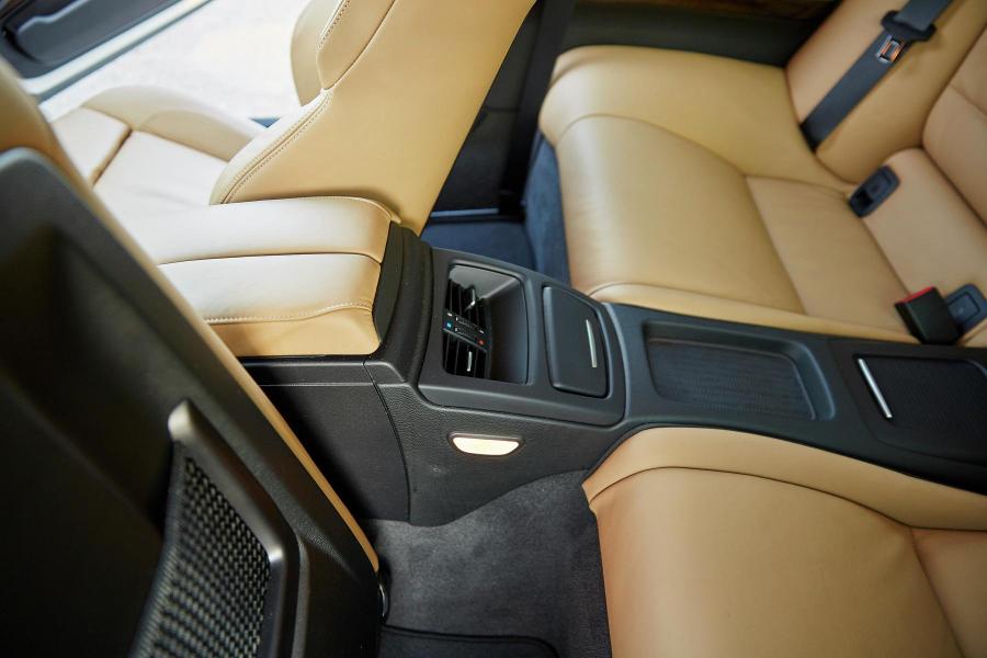 Интерьер BMW M3 Coupe (E92) 2008 года  (фото 67 из 83)